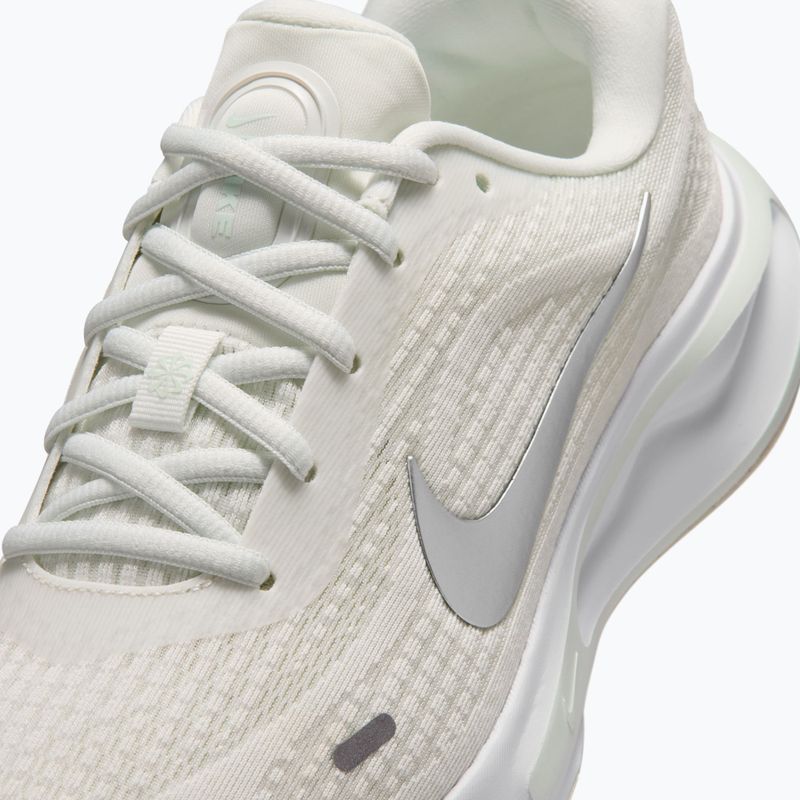 Buty do biegania damskie Nike Journey Run summit white/metallic silver 3