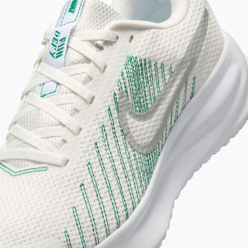 Buty do biegania damskie Nike Run Defy summit white/white/metallic silver 3