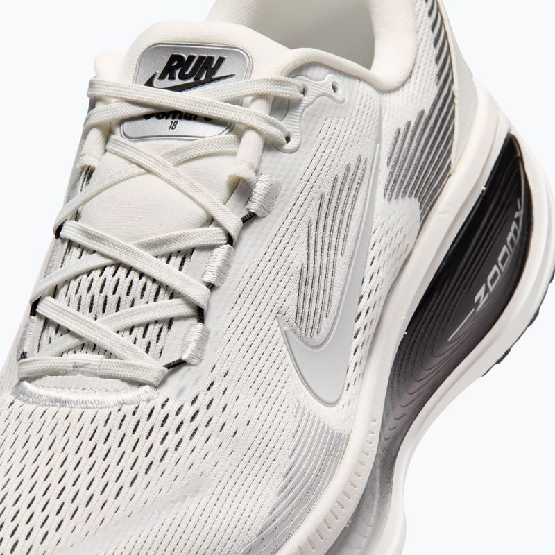 Buty do biegania męskie Nike Vomero 18 summit white/metallic silver-black 3