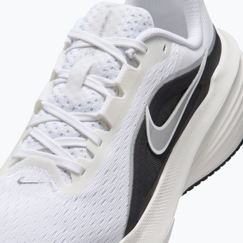 Buty do biegania damskie Nike Downshifter 14 white/summit white/metallic silver 7