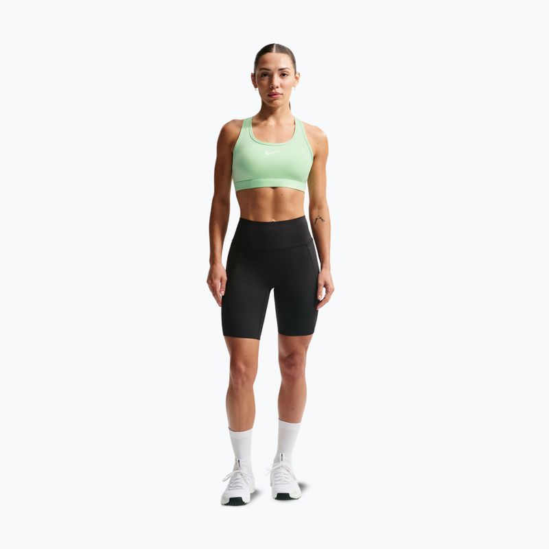 Biustonosz treningowy Nike Swoosh Medium Support cucumber calm/white 2