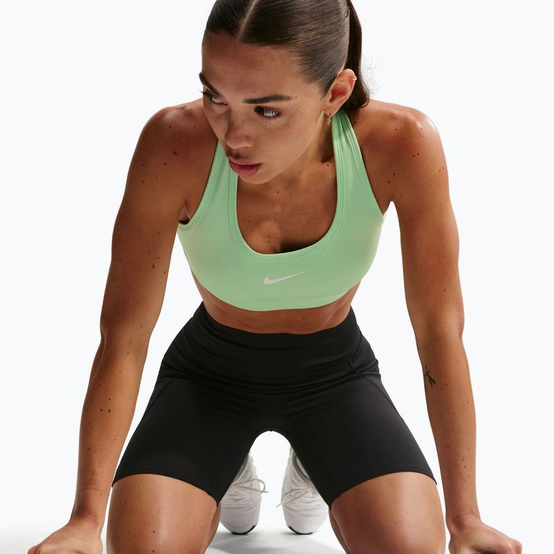 Biustonosz treningowy Nike Swoosh Medium Support cucumber calm/white 5