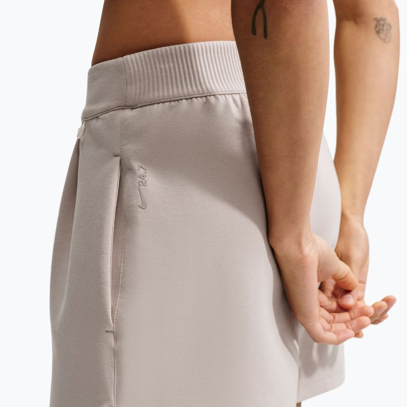 Spodenki treningowe damskie Nike 24.7 ImpossiblySoft cream Ii/cream Ii/college grey 4
