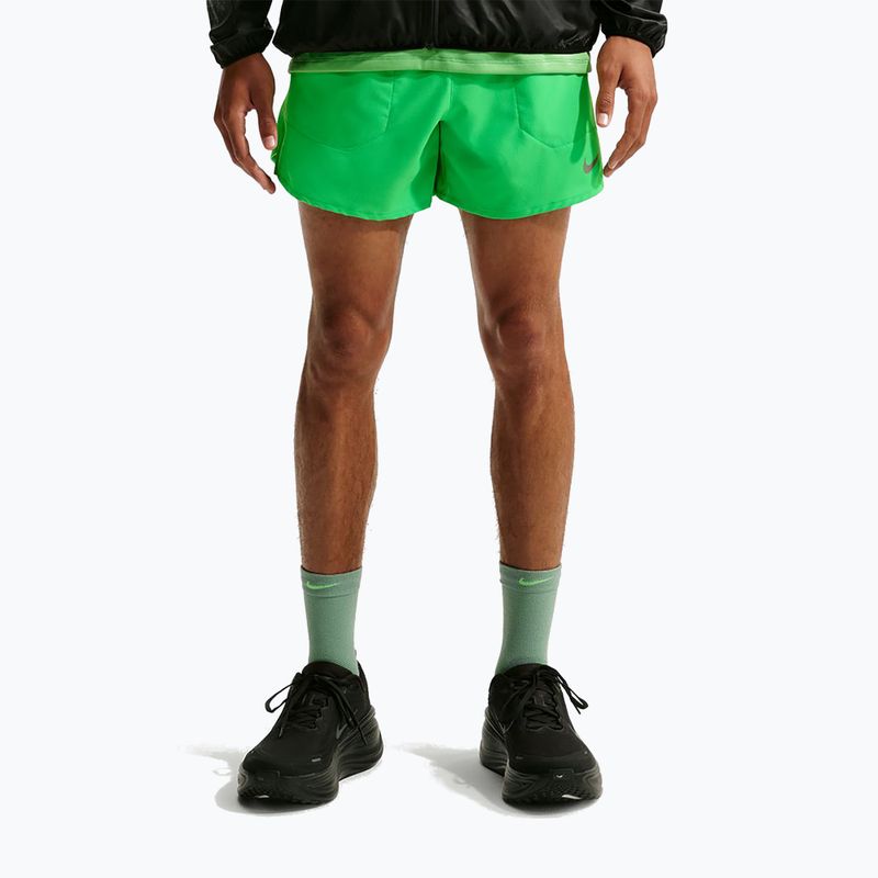 Spodenki męskie Nike Stride Dri-Fit Brief-Lined 5" green spark