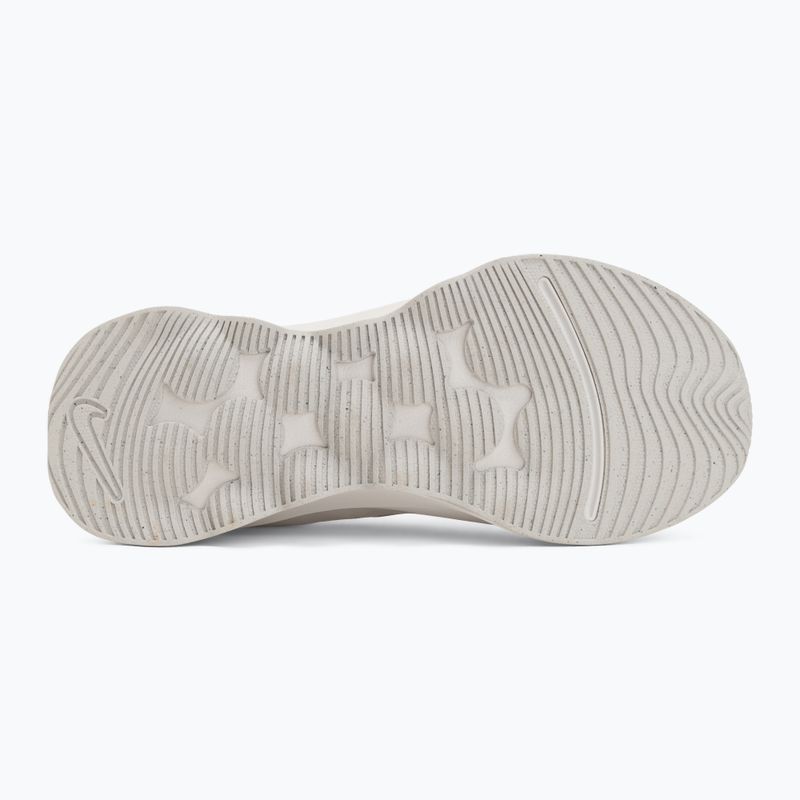 Buty damskie Nike Motiva 2 summit white/phantom/metallic silver 4