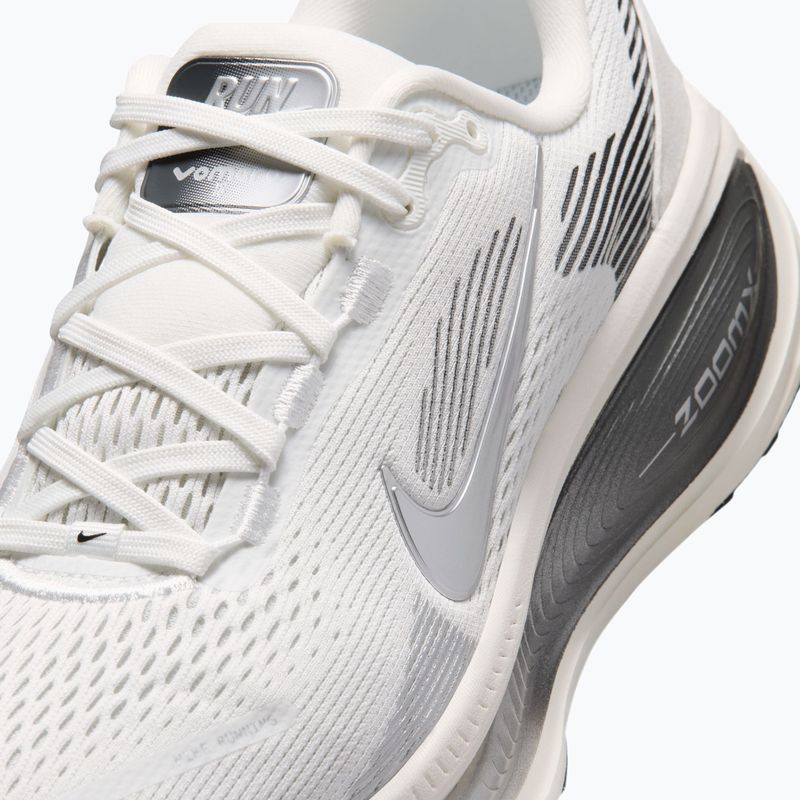 Buty do biegania damskie Nike Vomero 18 summit white/sail/metallic silver 5