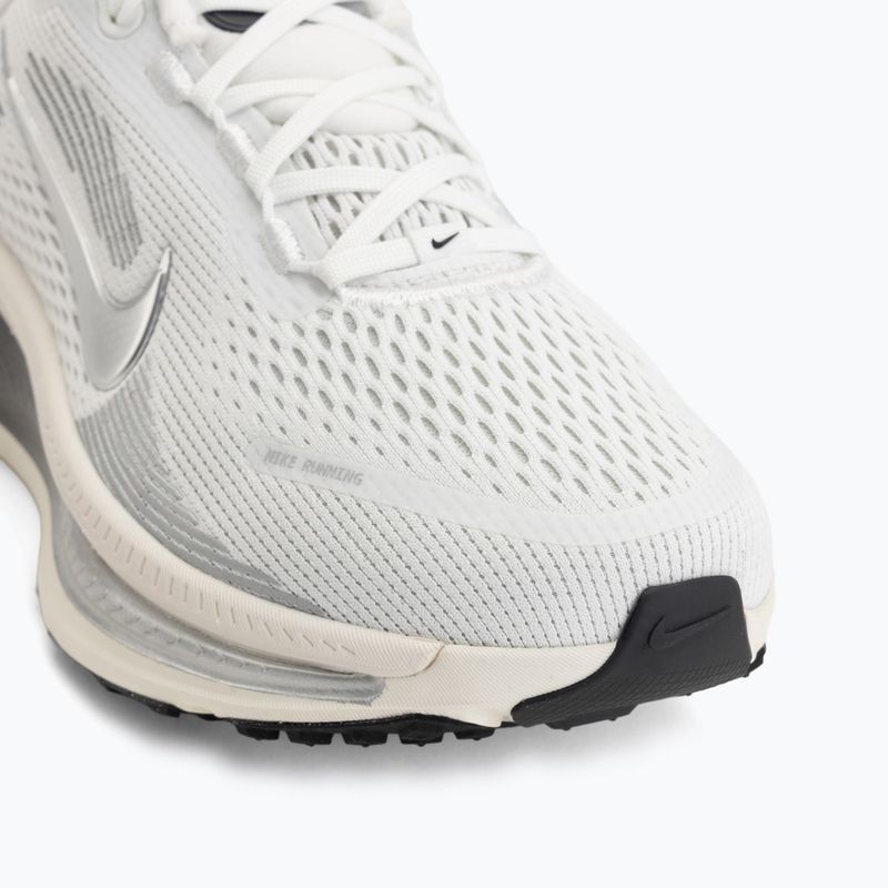 Buty do biegania damskie Nike Vomero 18 summit white/sail/metallic silver 7