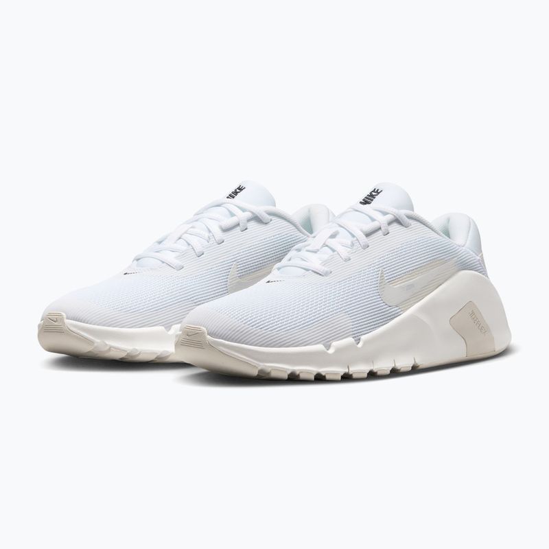 Buty treningowe damskie Nike Flex Train white/sail/phantom/ metallic silver 3
