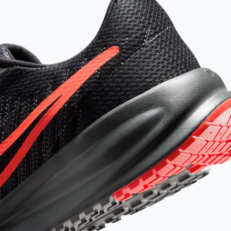 Buty do biegania męskie Nike Run Defy black/anthracite/bright crimson 8