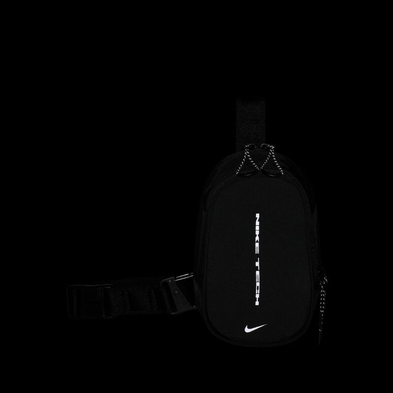 Saszetka Nike Tech Commute 1 l black/black/reflect silver 8
