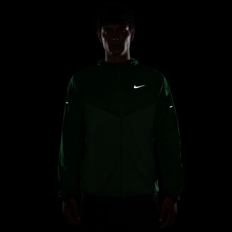 Kurtka do biegania męska Nike Stride green spark 4