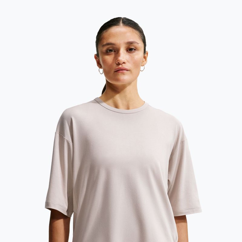 Koszulka treningowa damska Nike 24.7 ImpossiblySoft Light cream Ii/college grey 3