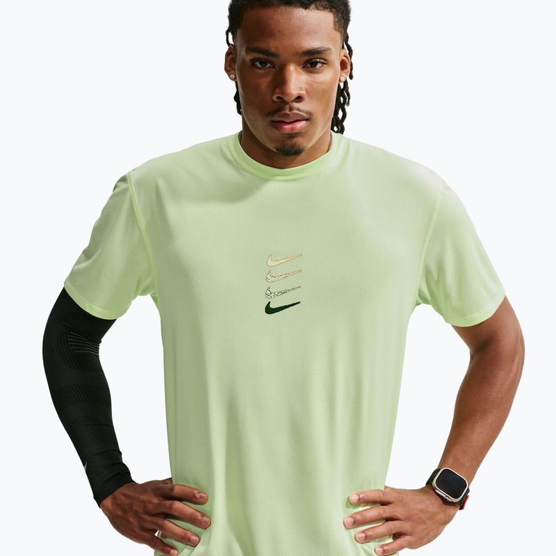 Koszulka do biegania męska Nike Dri-Fit Running Top barely volt 4
