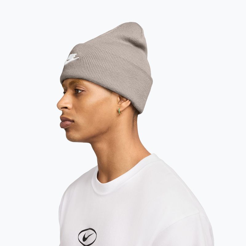 Czapka zimowa Nike Peak Futura Beanie moon particle/white 3
