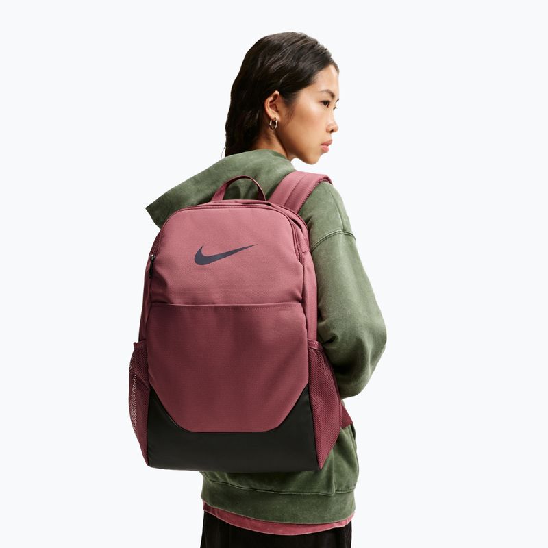 Plecak Nike Brasilia 24 l pink smoke/black/gridiron 10
