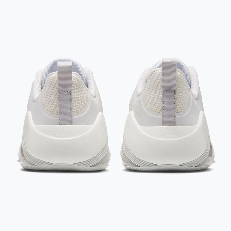 Buty treningowe damskie Nike Bella 7 sail/photon dust/metallic silver 2