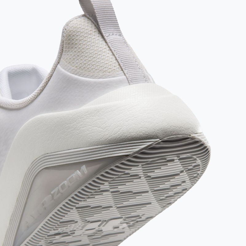 Buty treningowe damskie Nike Bella 7 sail/photon dust/metallic silver 6