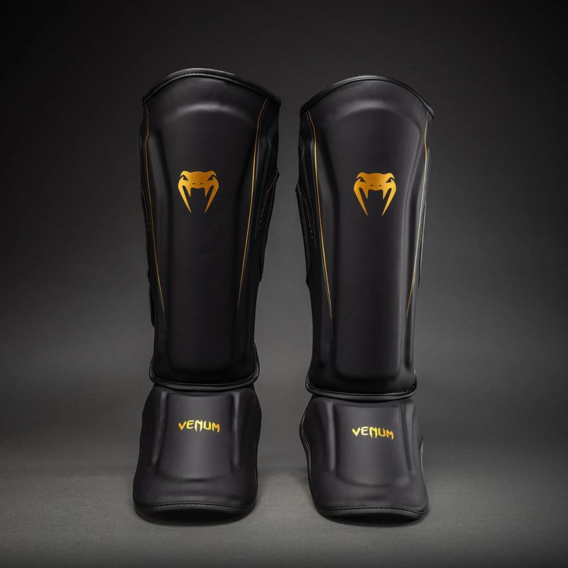 Ochraniacze piszczeli i stóp Venum Streamline Shin black/gold 2