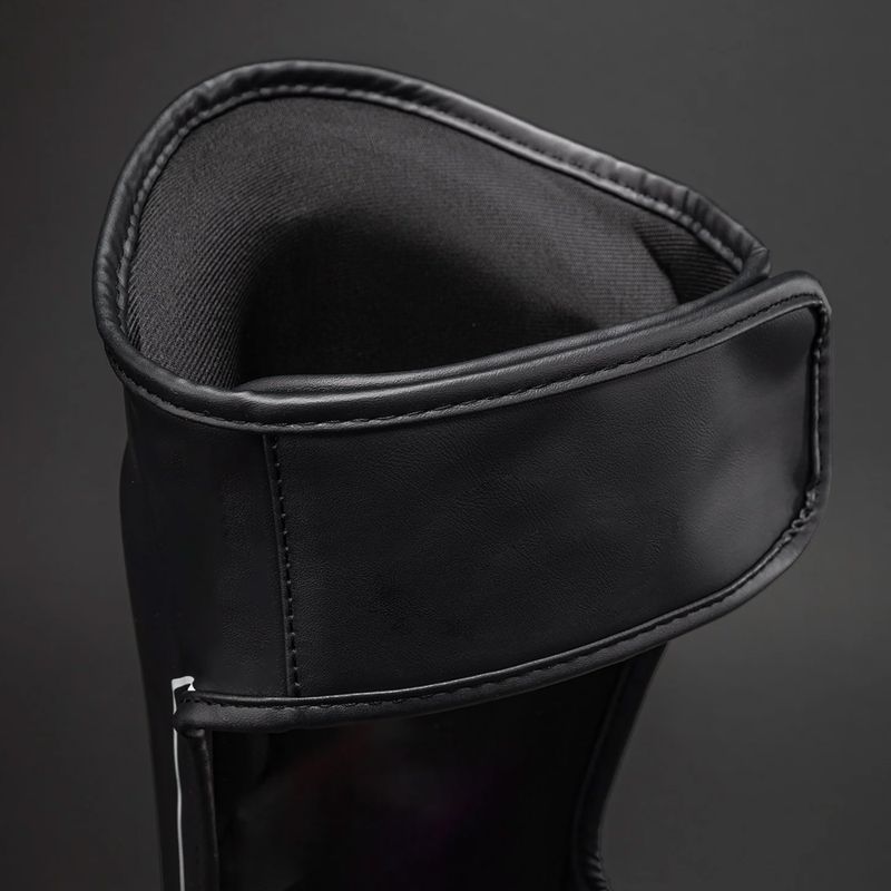 Ochraniacze piszczeli i stóp Venum Stealth Shin black/white 4