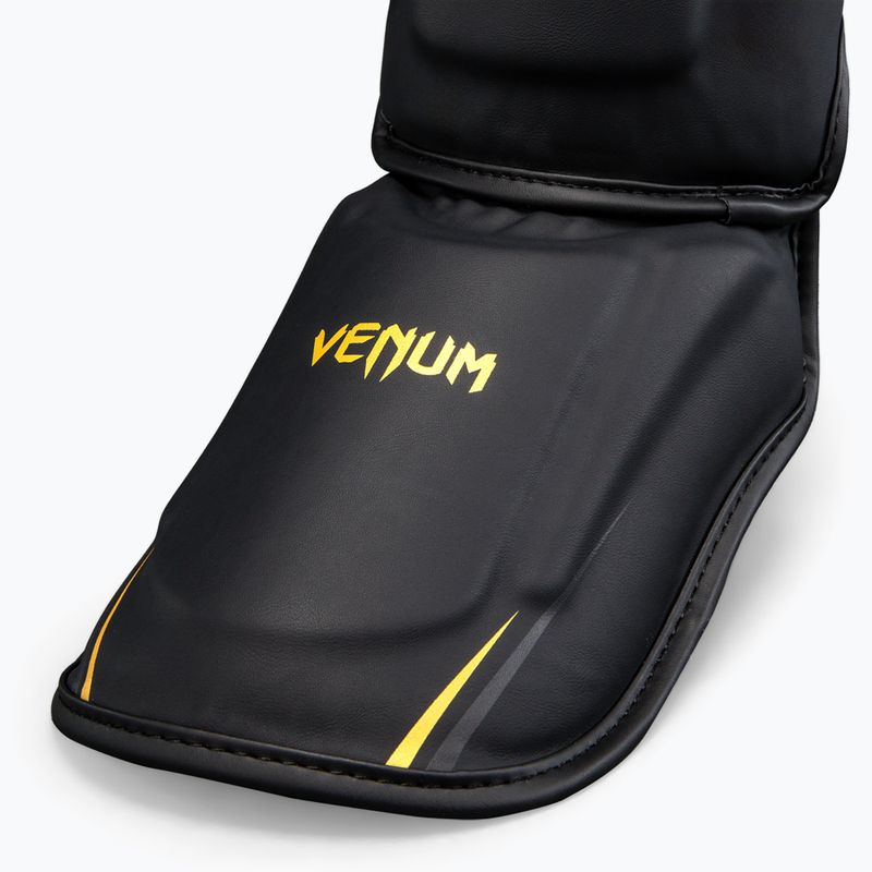 Ochraniacze piszczeli Venum G-Core Shin black/gold 4