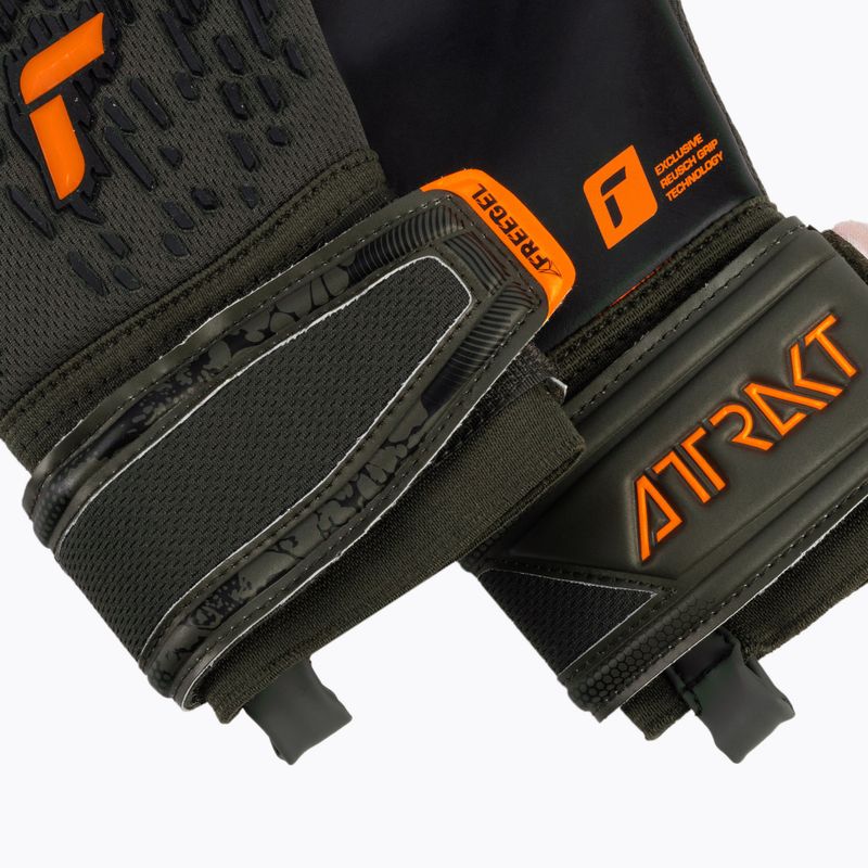 Rękawice bramkarskie Reusch Attrakt Freegel Silver desert green/shocking orange/black 4
