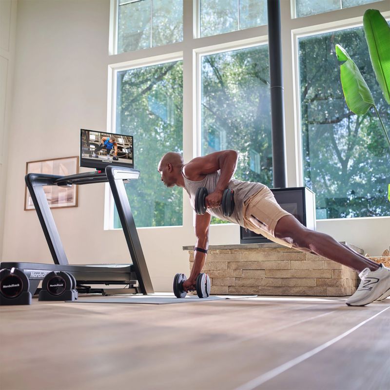 Bieżnia elektryczna NordicTrack Commercial 2450 2025 black 13