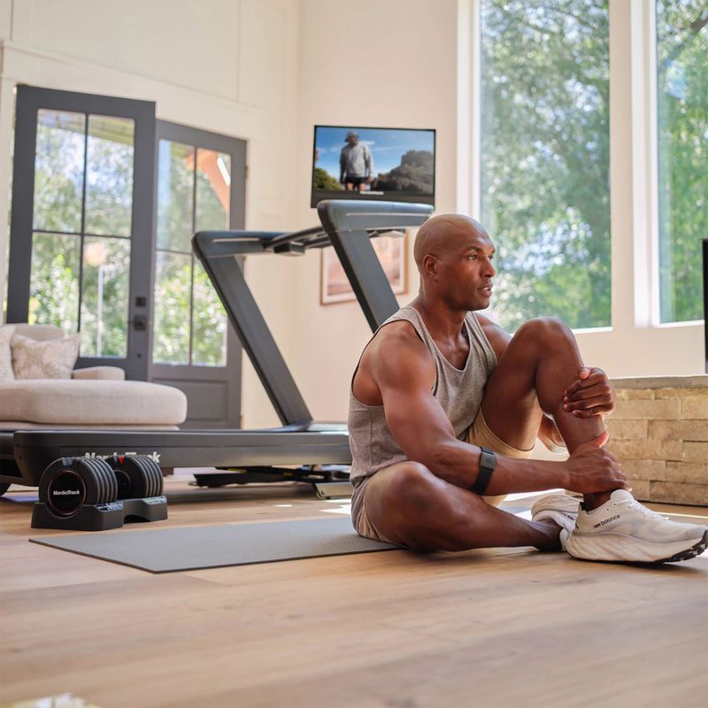 Bieżnia elektryczna NordicTrack Commercial 2450 2025 black 14