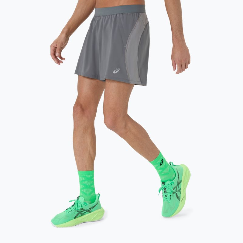 Spodenki do biegania męskie ASICS Road 5IN clay grey/steel grey/illuminate green 4