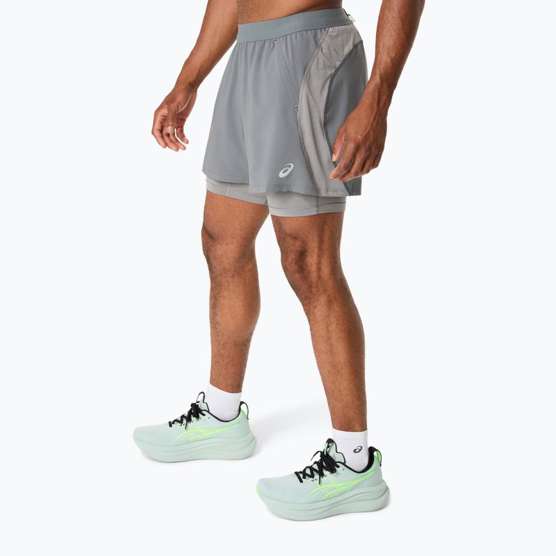 Spodenki do biegania męskie ASICS Road 2N1 5IN clay grey/steel grey/illuminate green 4