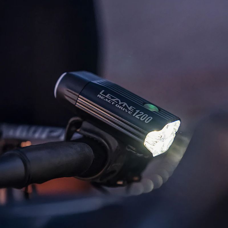 Lampka rowerowa przednia Lezyne React Drive Front matte black 11