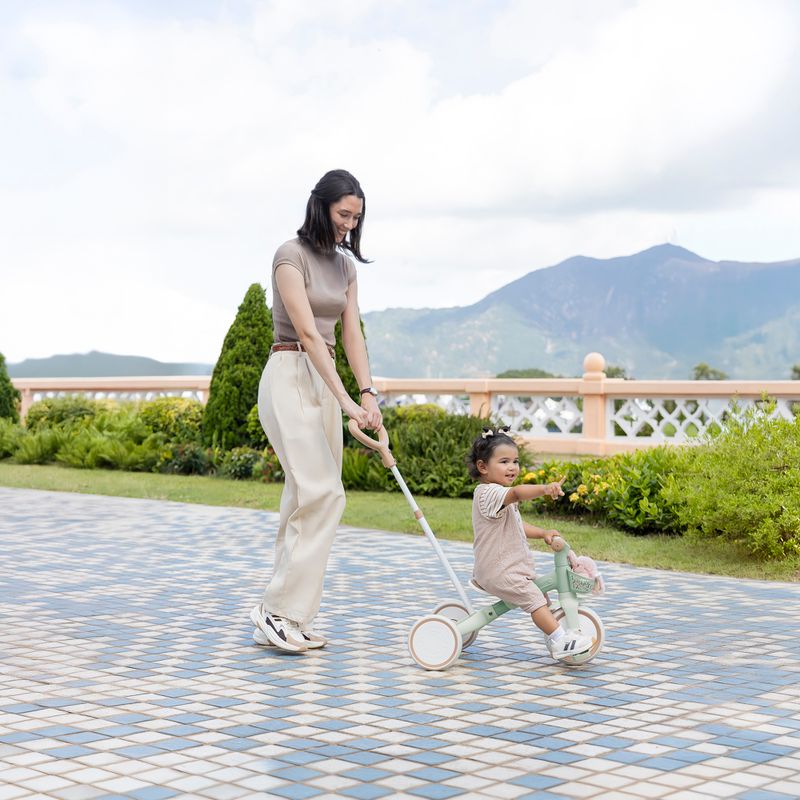 Rowerek biegowy trójkołowy z prowadnikiem Globber Learning Trike 2w1 Plus Ecologic pistachio 15