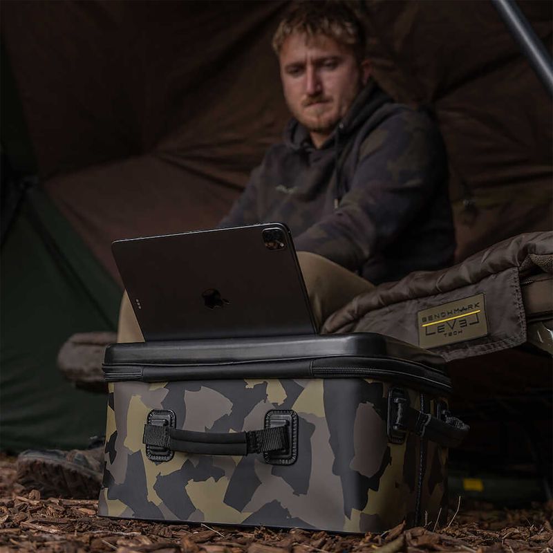 Torba na elektronikę Avid Carp Stormshield Pro Techpack XL 7