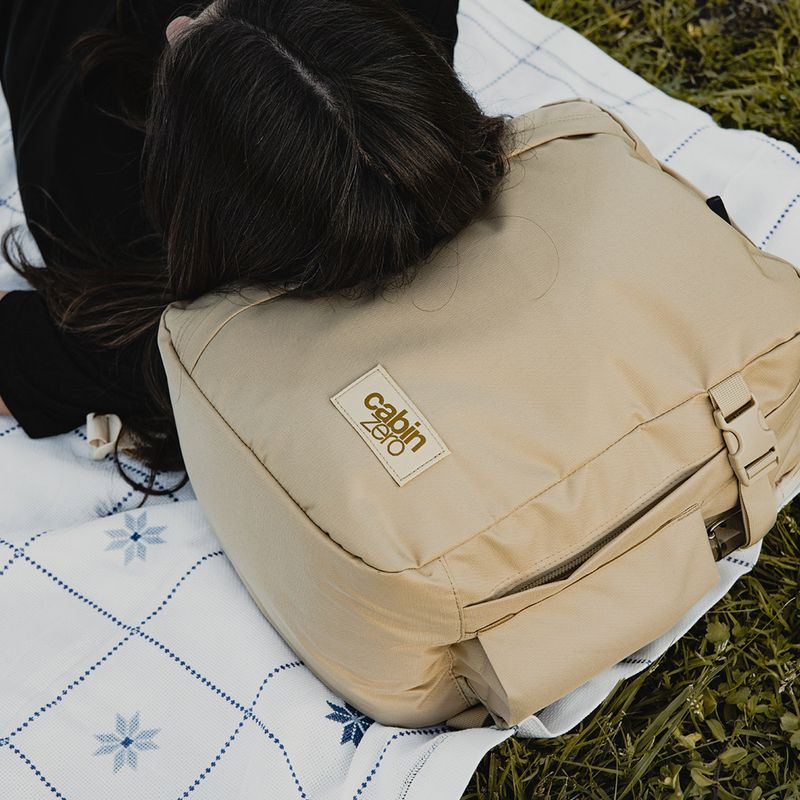 Plecak turystyczny CabinZero Classic Tech 28 l shell white 18