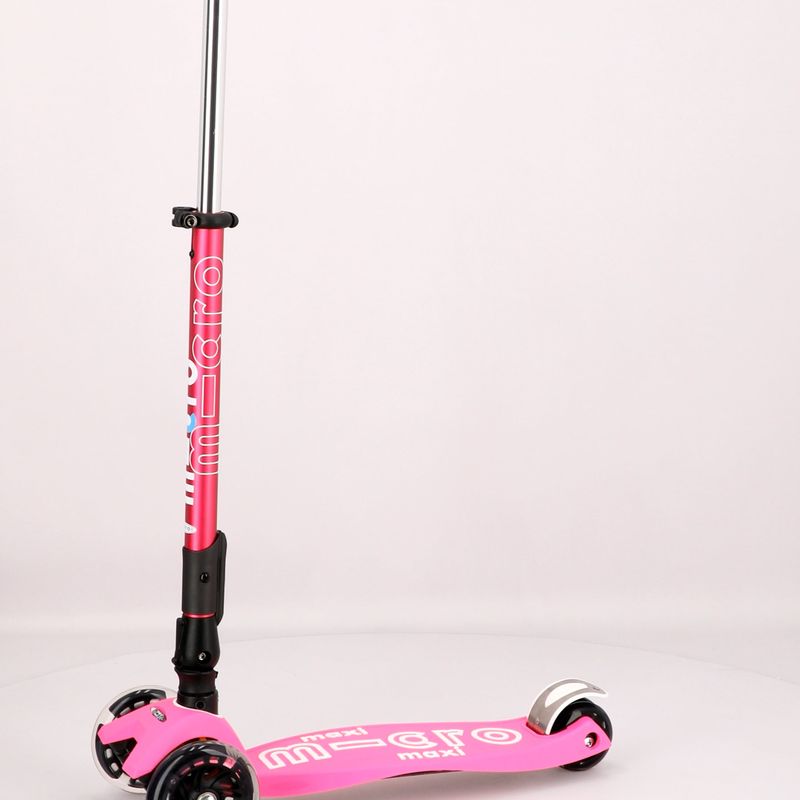 Hulajnoga trójkołowa dziecięca Micro Maxi Deluxe Foldable LED shocking pink 10