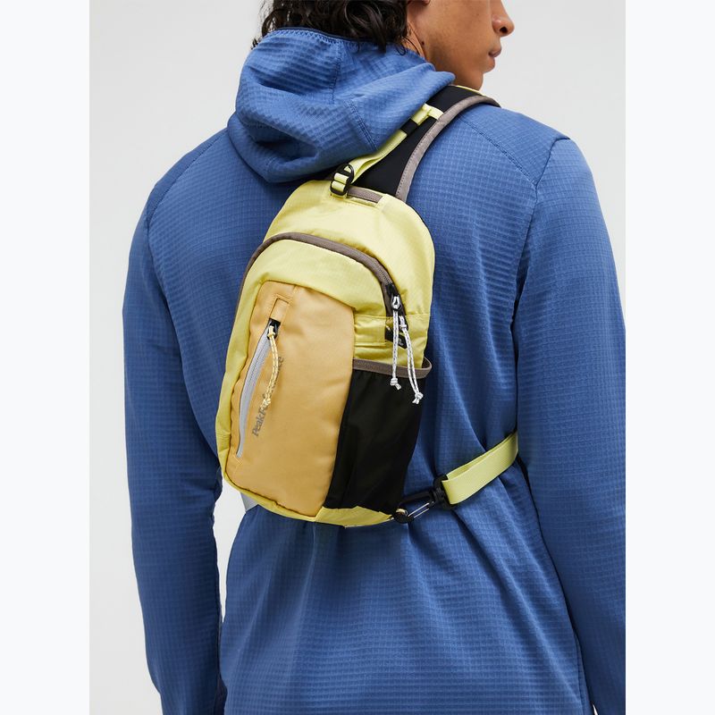 Saszetka nerka Peak Performance Outdoor Slingbag 4,5 l alpine harvest/Icy citrus 6