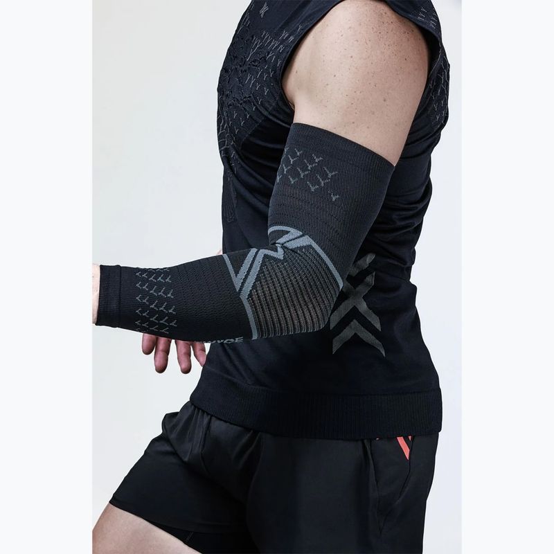 Opaski kompresyjne na ręce X-Bionic Twyce Armsleeve black/charcoal 3