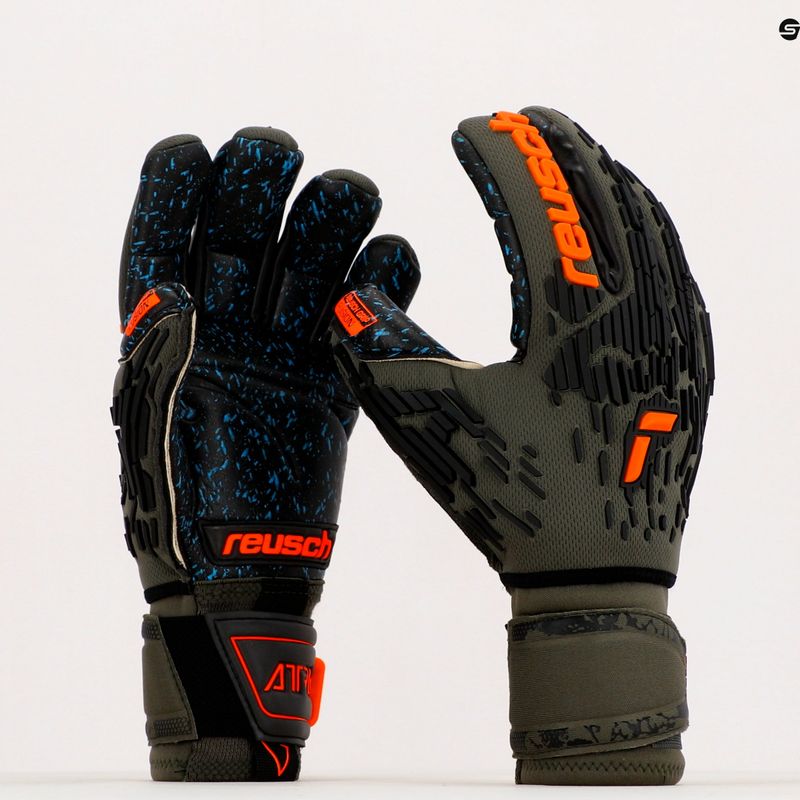 Rękawice bramkarskie Reusch Attrakt Freegel Fusion Ortho-Tec Goaliator desert green/shock orange 13