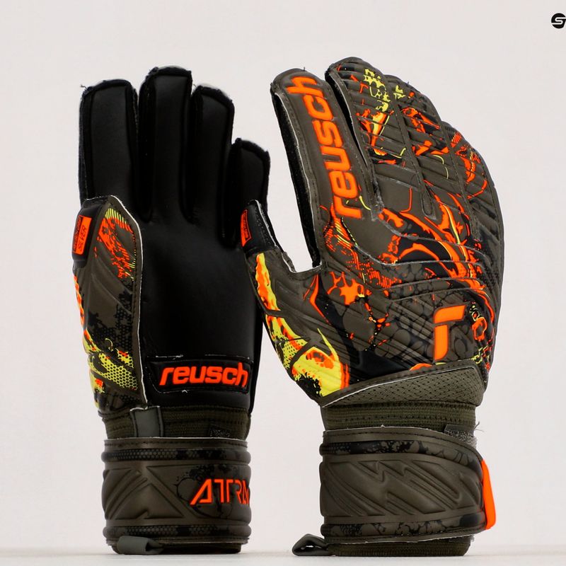 Rękawice bramkarskie dziecięce Reusch Attrakt Silver desert green/shocking orange/black 9