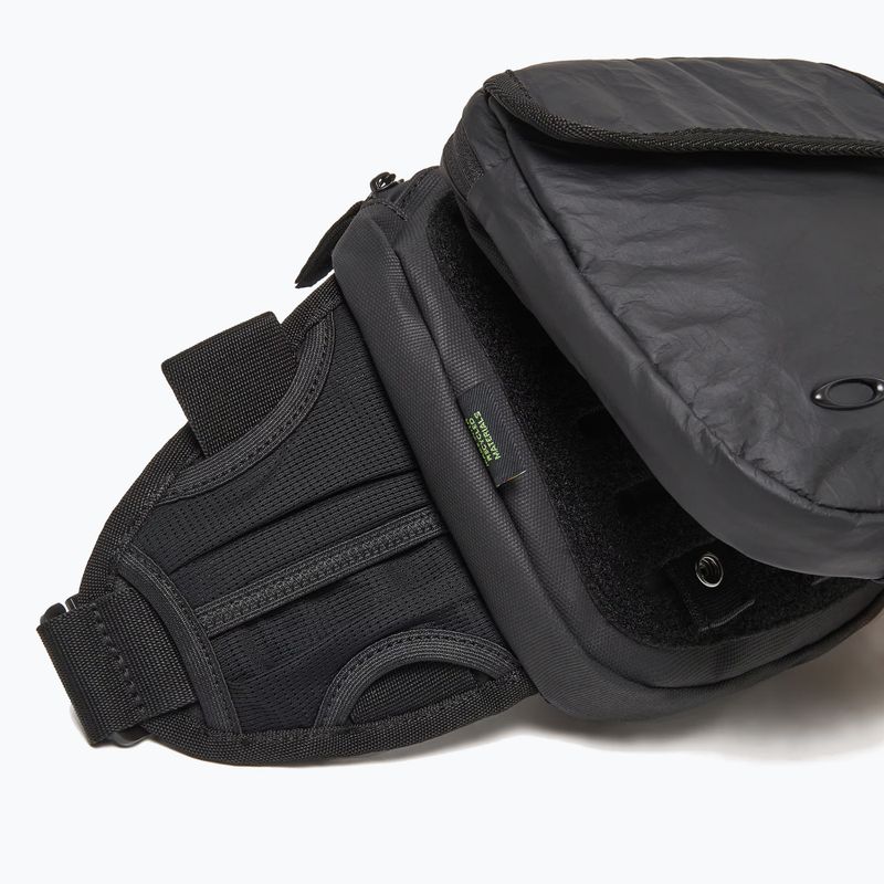 Saszetka nerka Oakley Latitude Flex 6,5 l blackout 4