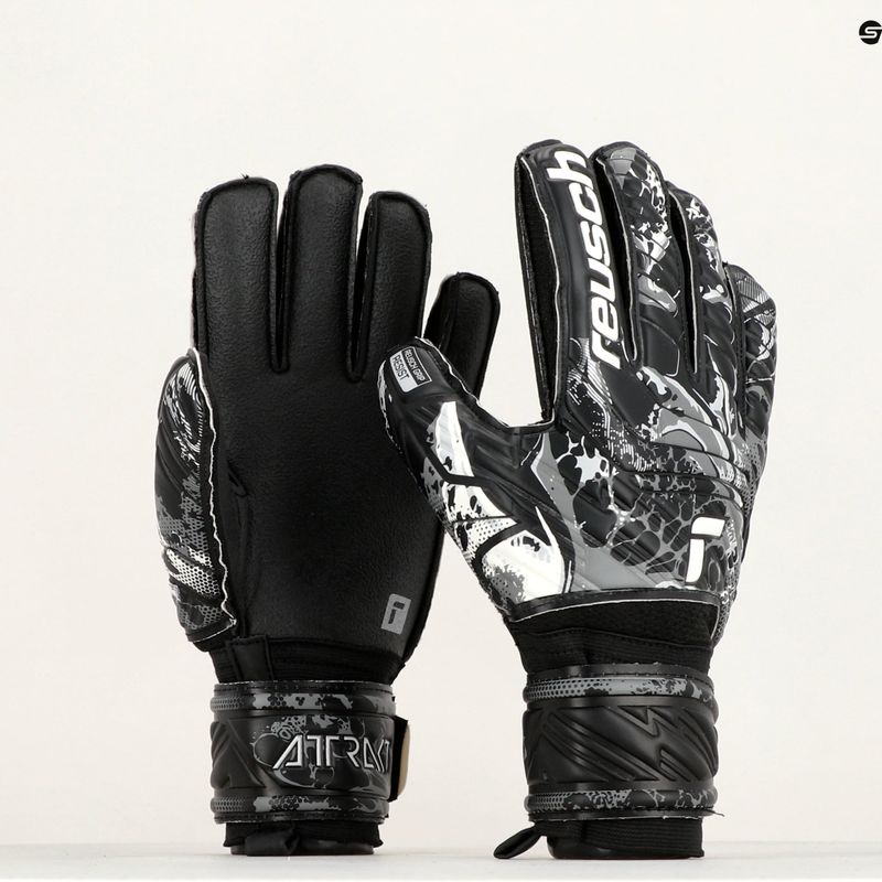 Rękawice bramkarskie Reusch Attrakt Resist black 9