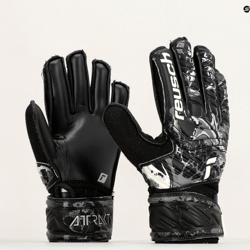 Rękawice bramkarskie dziecięce Reusch Attrakt Solid black 9