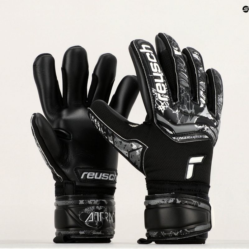 Rękawice bramkarskie dziecięce Reusch Attrakt Infinity Finger Support black 9