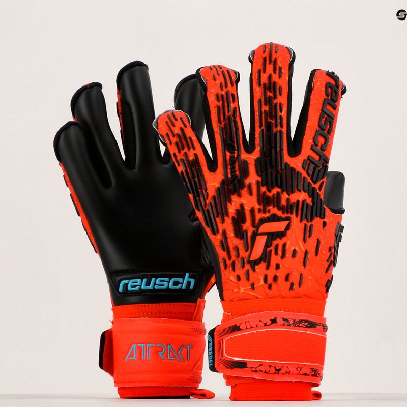 Rękawice bramkarskie Reusch Attrakt Freegel Gold Evolution Cut bright red/future blue/black 9