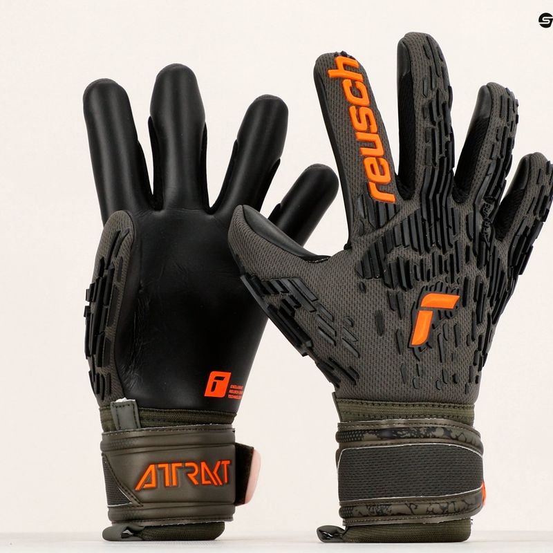 Rękawice bramkarskie Reusch Attrakt Freegel Silver desert green/shocking orange/black 10
