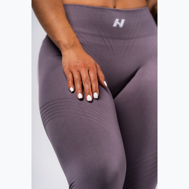 Legginsy treningowe damskie NEBBIA Flow Seamless Maximum Push-Up dark grey 4
