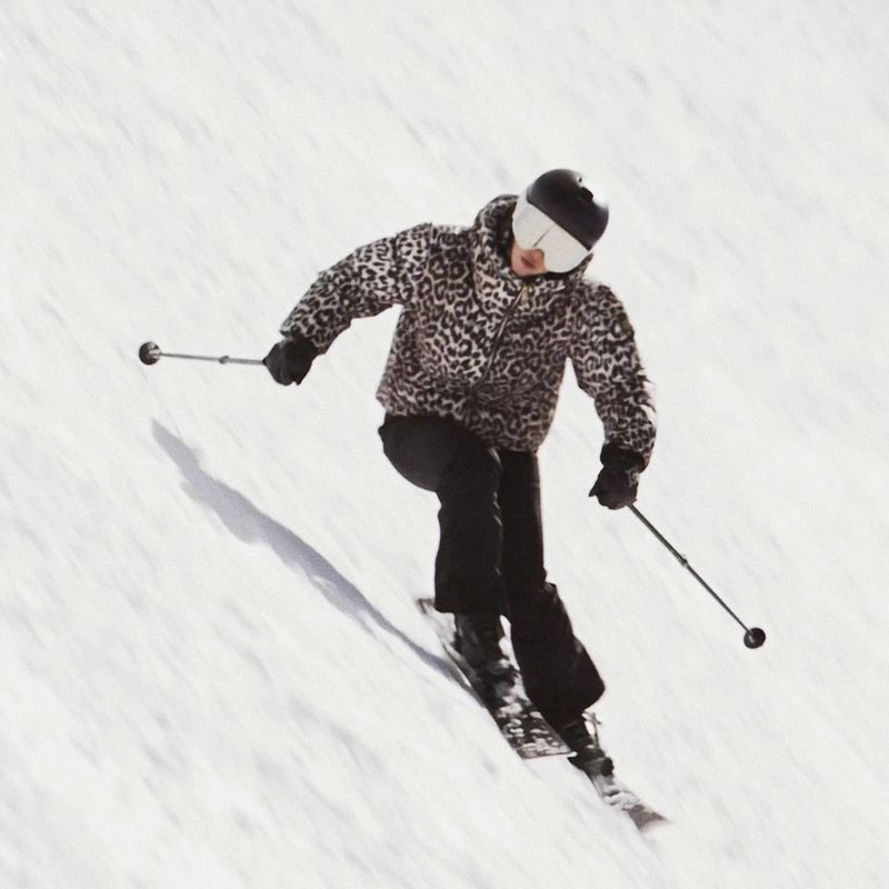 Kurtka narciarska damska Nikkie Newport Leopard hummus 8