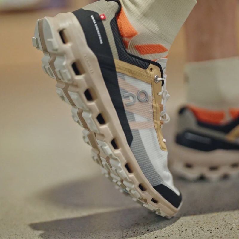 Buty do biegania damskie On Running Cloudvista Waterproof eclipse/black 15