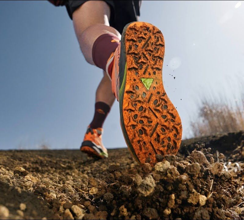 Buty do biegania męskie ASICS Fujispeed 2 bright orange/antique red 19