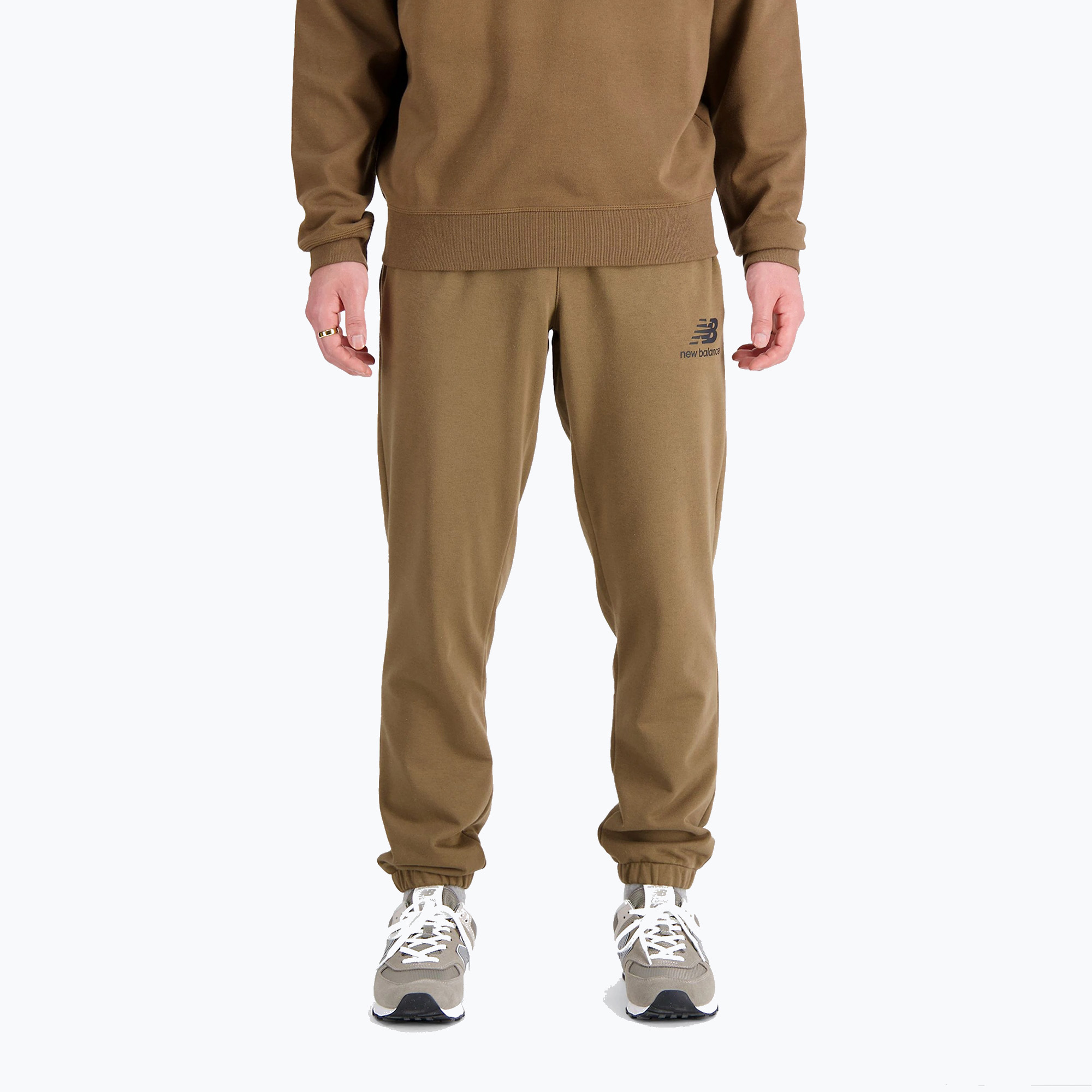 Spodnie męskie New Balance Essentials Stacked Logo French darkearth | WYSYŁKA W 24H | 30 DNI NA ZWROT