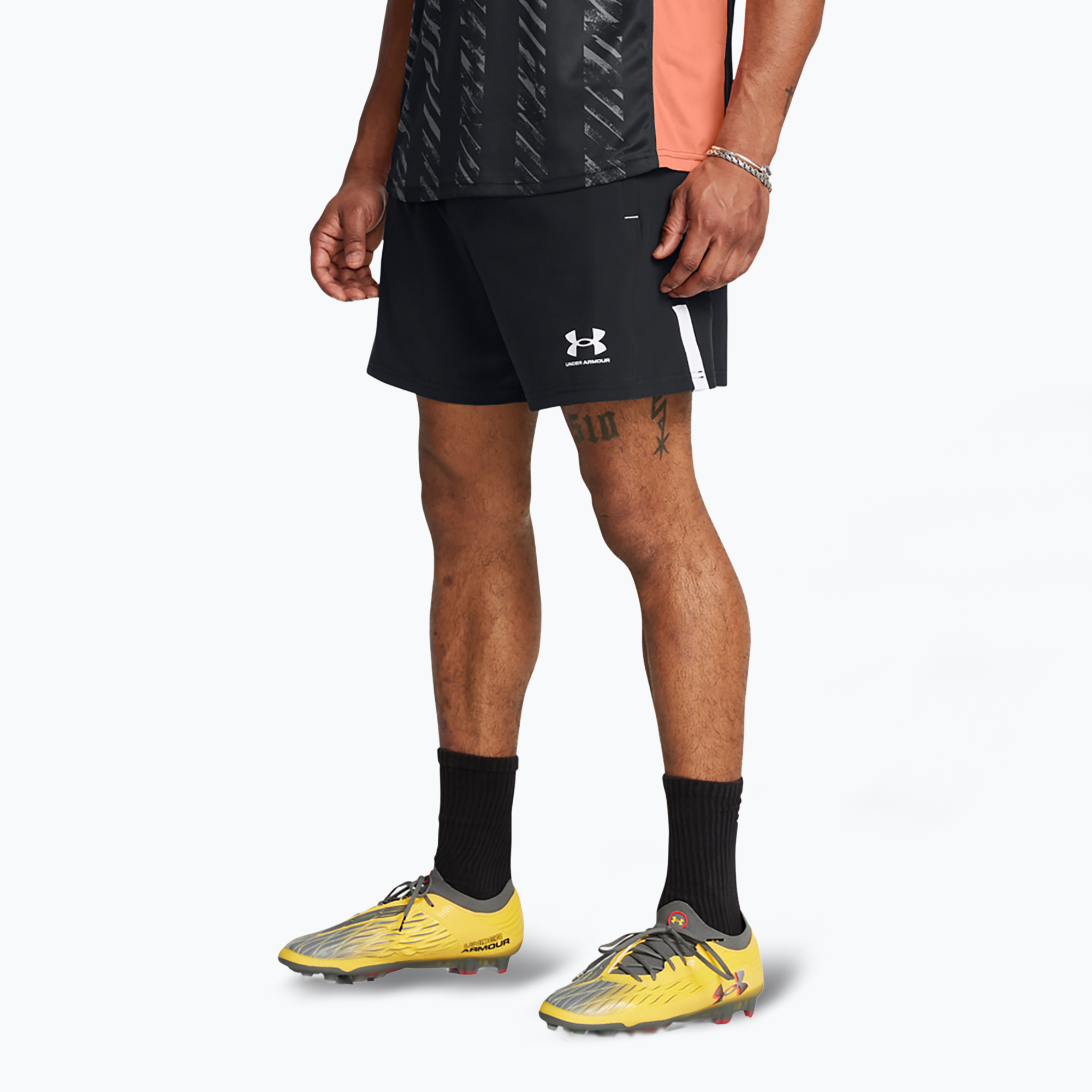 Spodenki piłkarskie męskie Under Armour Challenger Pro Woven black / white | WYSYŁKA W 24H | 30 DNI NA ZWROT